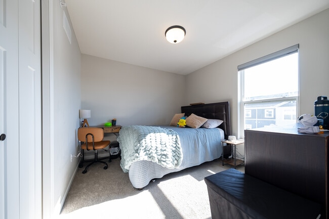 Building Photo - 21860 136th Wy