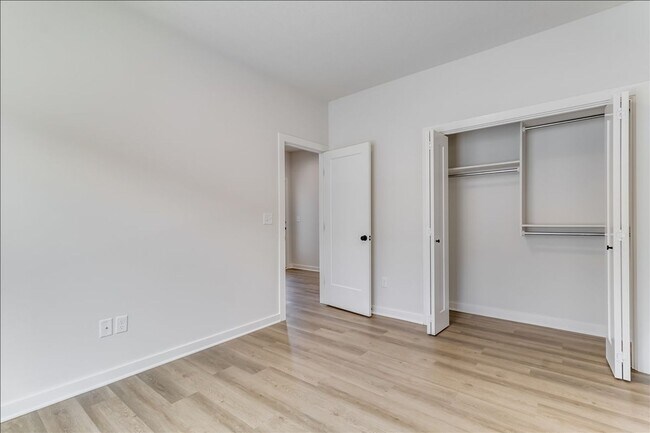 Building Photo - 5037 N Vassar Ave