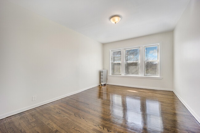 Building Photo - 4452 W Parker Ave