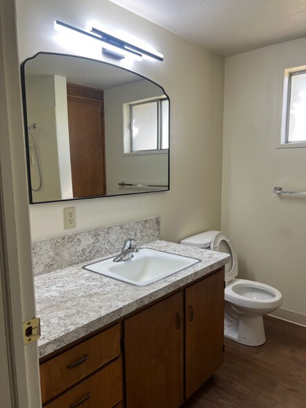 Building Photo - 372 W 200 N