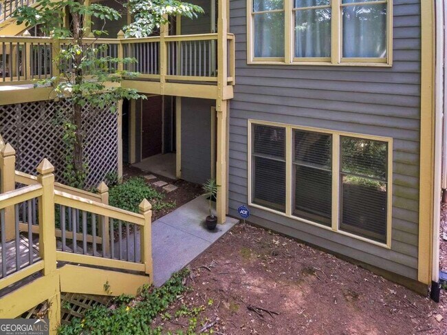 Building Photo - 808 Abingdon Way NE