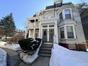 Building Photo - 8 A Forest St