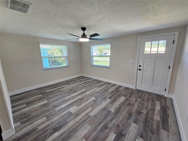 Building Photo - 4843 Camphor Ave
