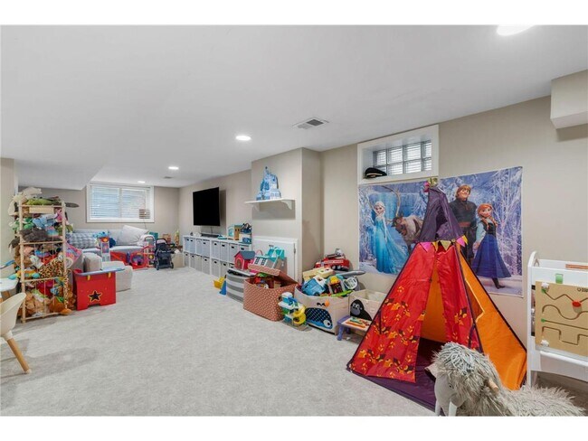 Building Photo - 263 Lexington Parkway S