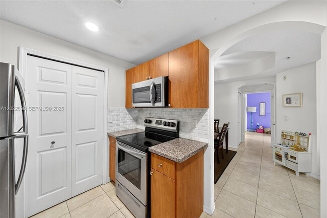 Building Photo - 6670 NW 114th Ave