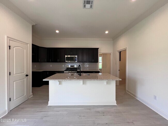 Building Photo - 107 Tenor St