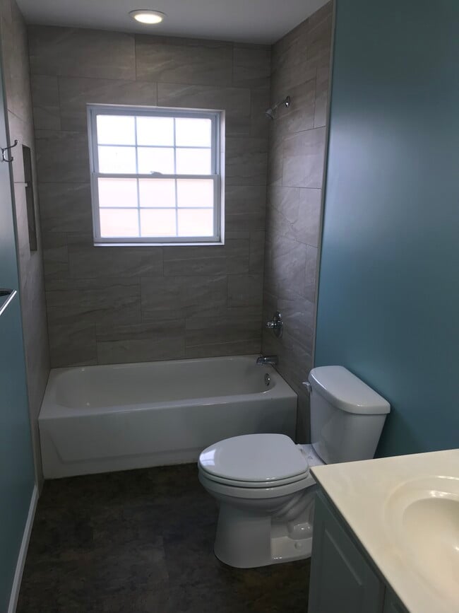Building Photo - 4444 Paseo Blvd
