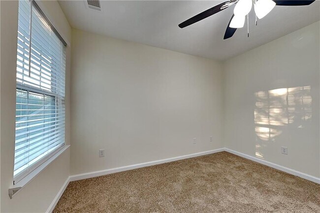 Building Photo - 1595 Stephens Pond View