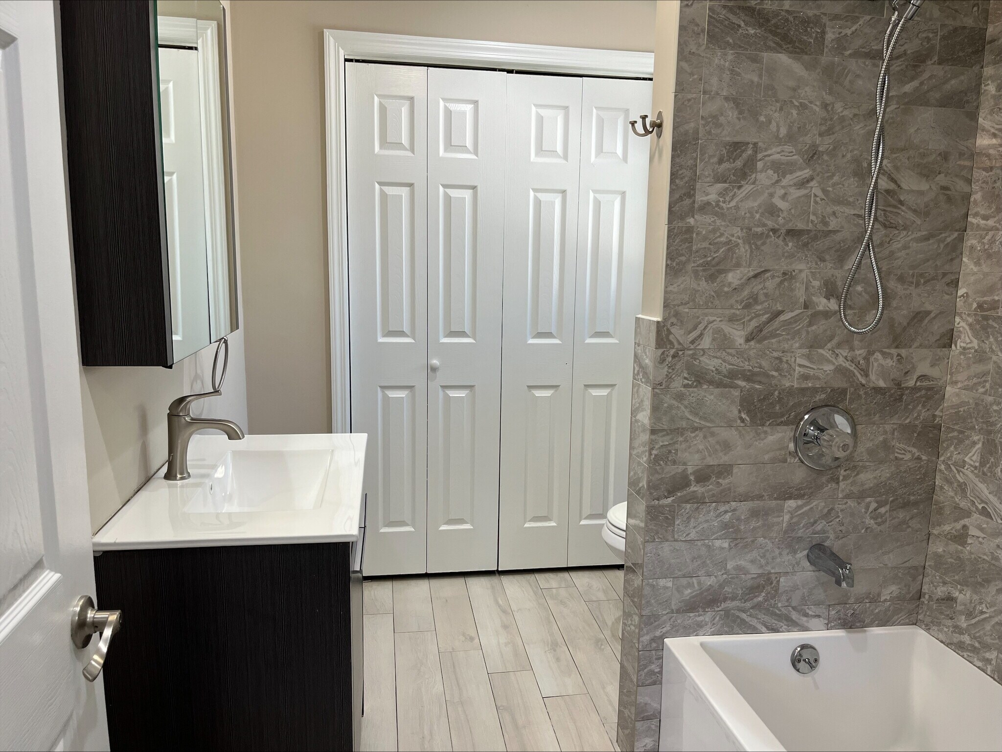 Building Photo - 15 Lulu Dr