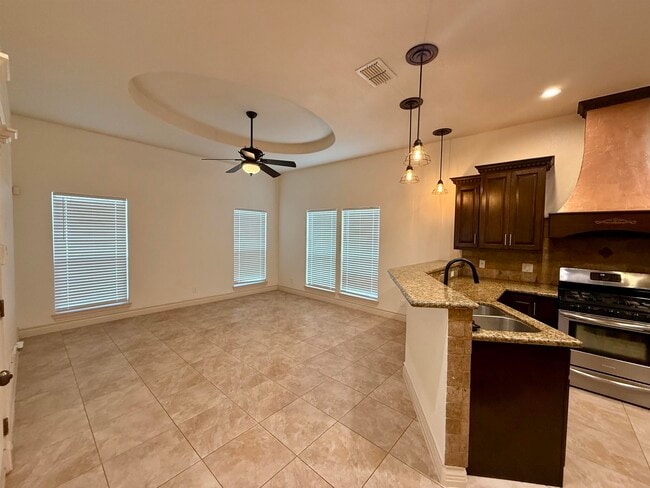 Building Photo - 10523 Bear Creek