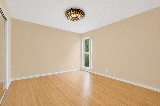 Building Photo - 3130 Kingswood Terrace