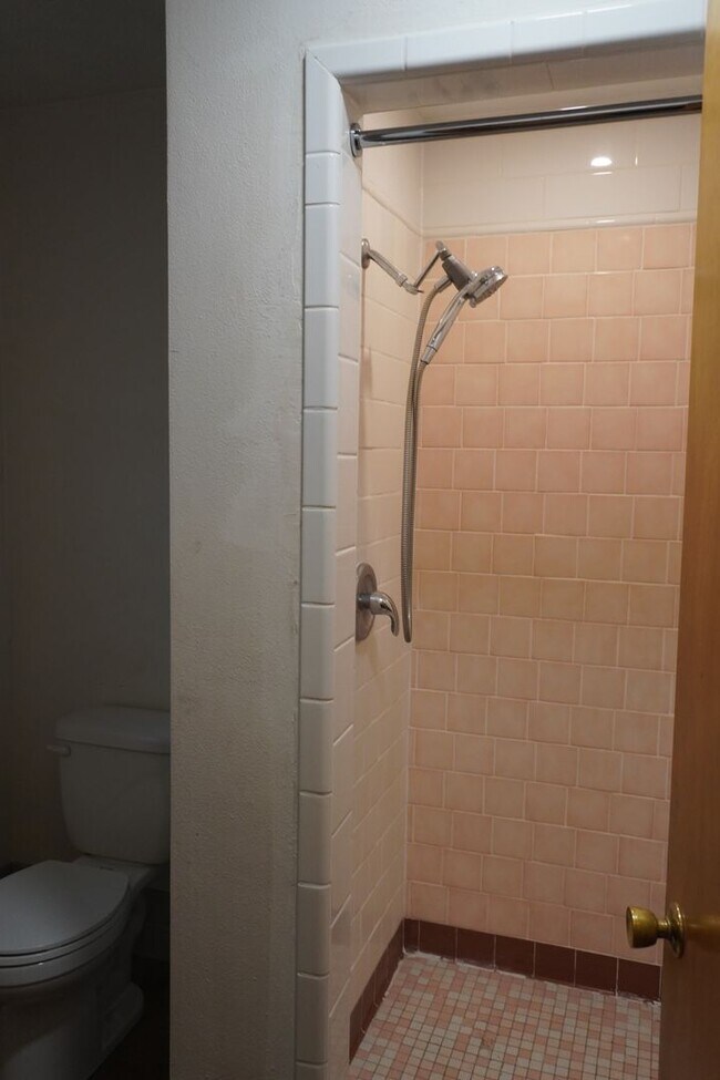 Building Photo - 5716 Alki Rd