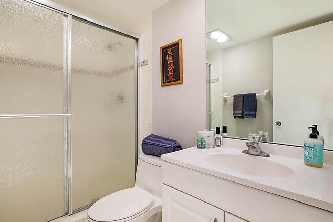 Building Photo - 575 Oaks Ln