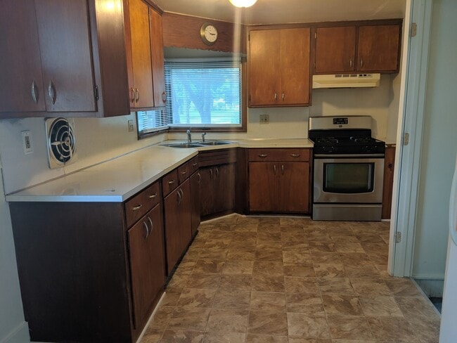 Building Photo - Nice 2-Bedroom Home for Rent in North Central Elkhart