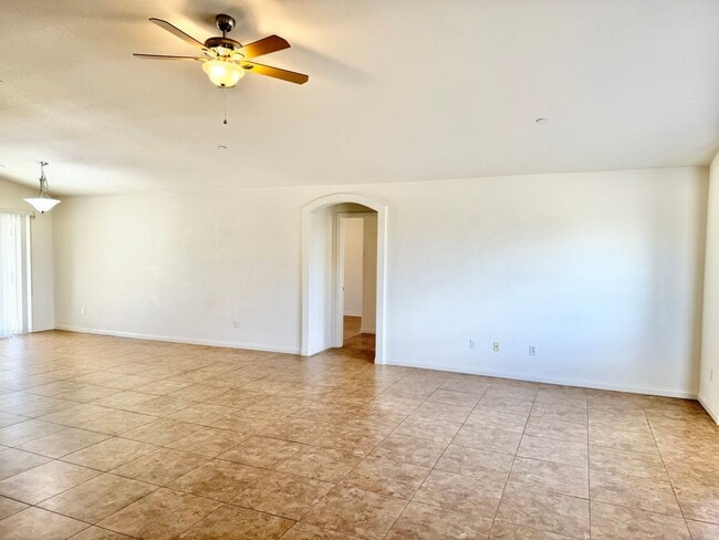 Building Photo - Huge 3 bed 2 bath Home In Storey Park Neig...