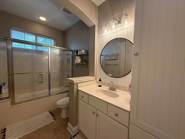 Building Photo - 4410 Windlake Dr