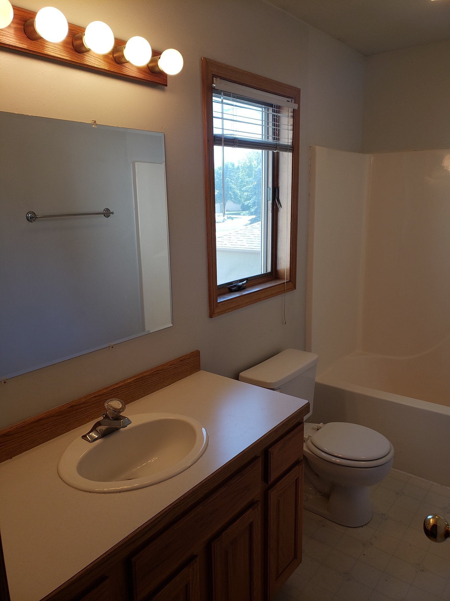 Building Photo - 513 N 19th Ave