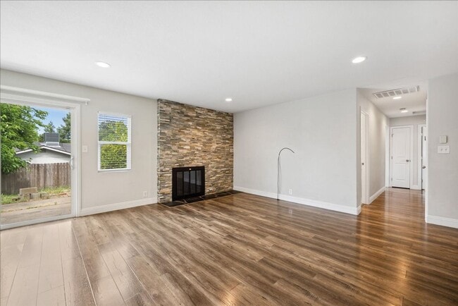Building Photo - 6225 Ranier Way