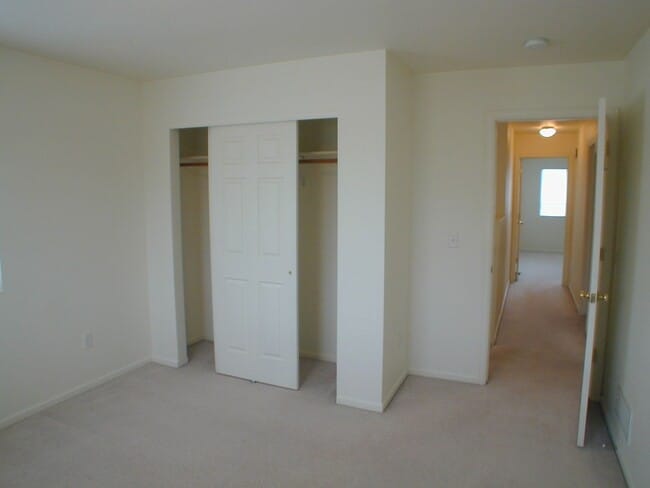 Building Photo - House For Lease