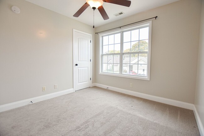 Building Photo - Pet Friendly Four Bedroom with Basement!