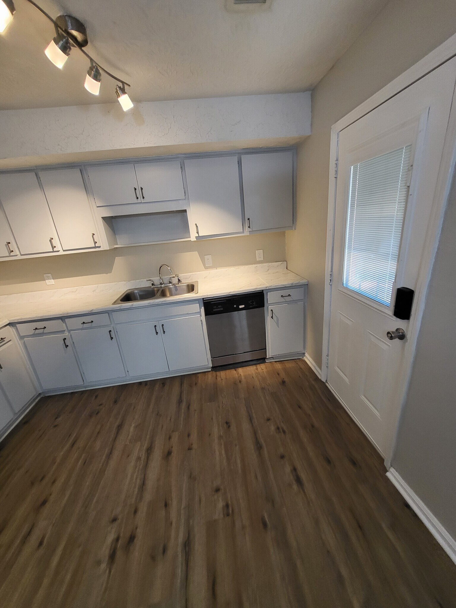 Building Photo - 9310 Cedar Ridge Dr NW