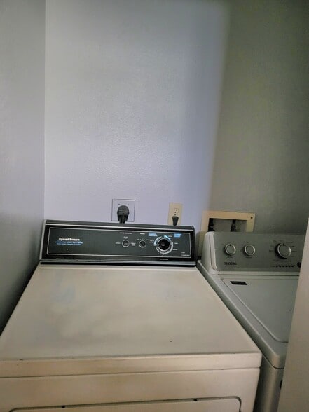 Building Photo - 312 Gastel Cir