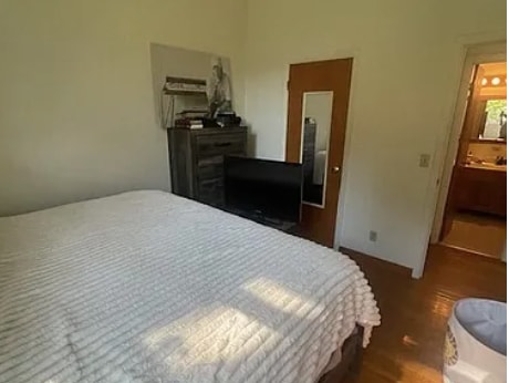 Upstairs Bed - 4225 N Kinser Pike