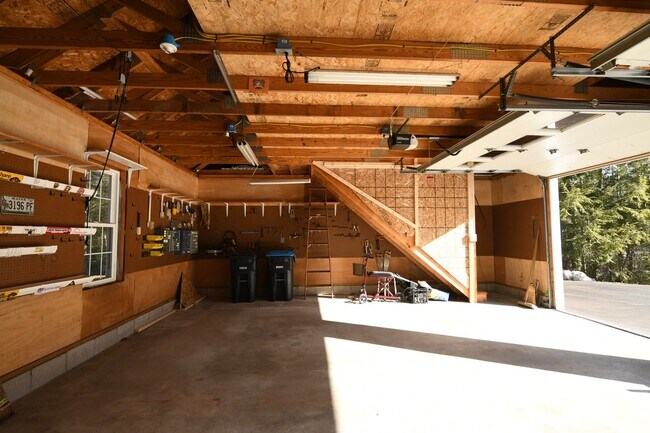 Building Photo - 15 Sabatus Rd