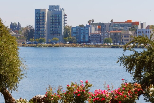 Building Photo - 1524 1st Ave