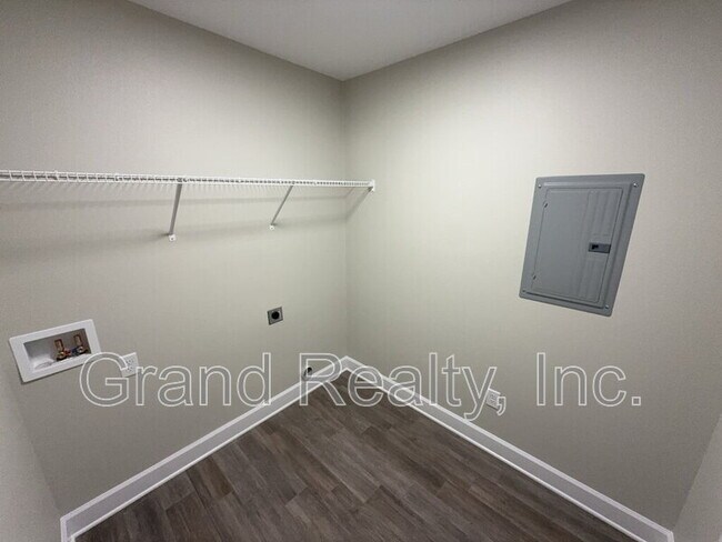 Building Photo - 7230 Par Ln