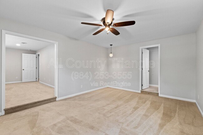 Building Photo - 5105 Pine Dr