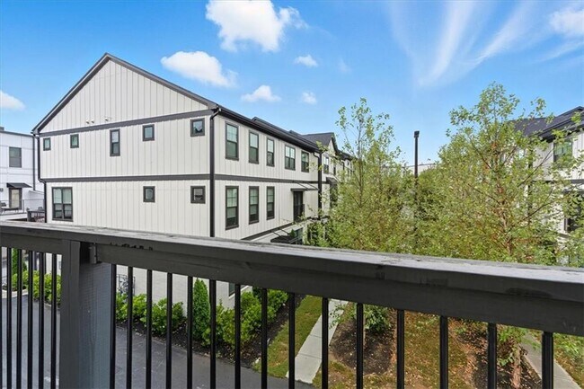 Building Photo - 2030 Main St NW