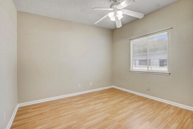 Building Photo - 2408 Longview St
