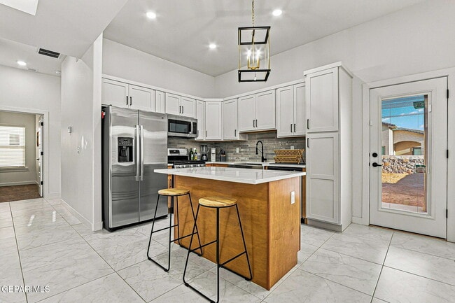 Building Photo - 7420 Norte Vly Ln