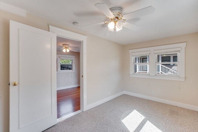 Building Photo - 332 Waverley St