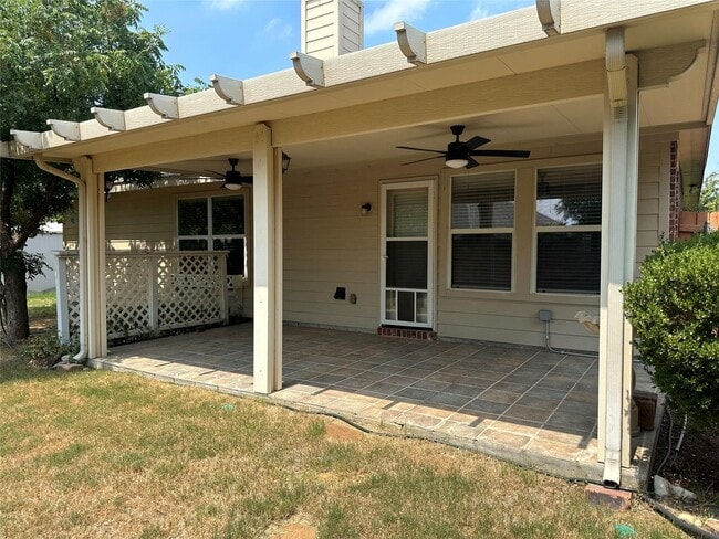 Building Photo - Beautifully Maintained Home on Premium Lot...