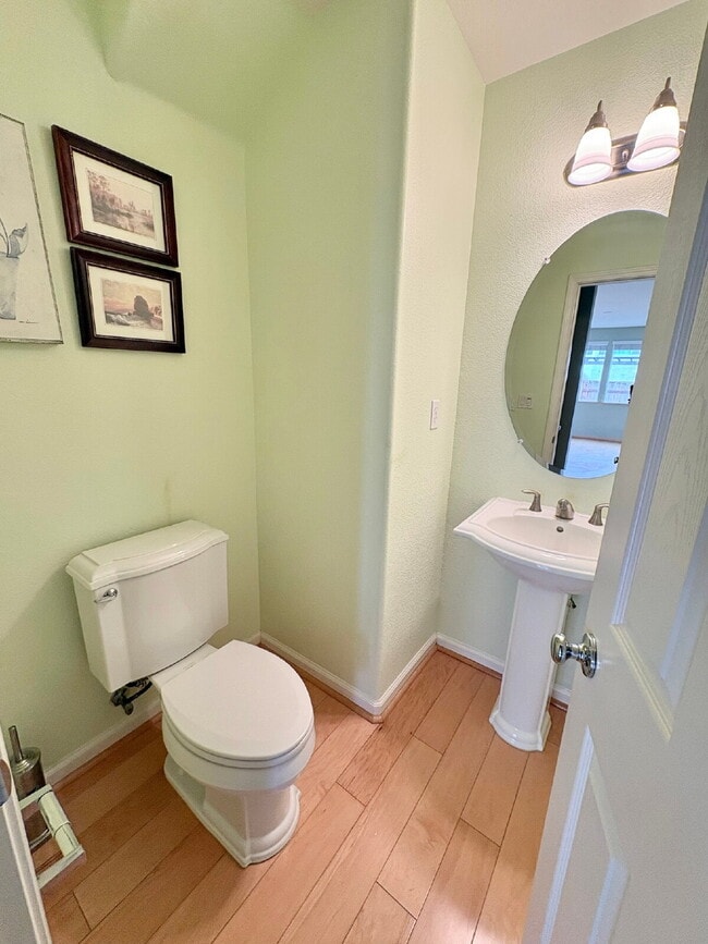 Building Photo - Spacious 4BR / 2.5BA Home in Prime Pittsburgh CA Location