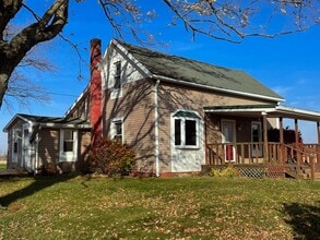 Building Photo - Rural Home For Lease