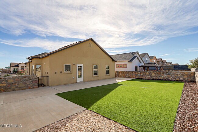 Building Photo - 14853 Tierra Escape Ave