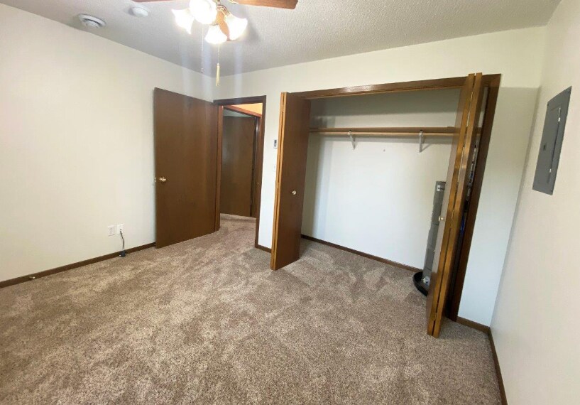 Building Photo - 1411 W Elm Ave