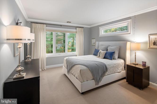 Building Photo - 70 Sutphin