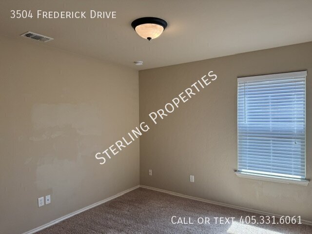 Building Photo - 3504 Frederick Dr