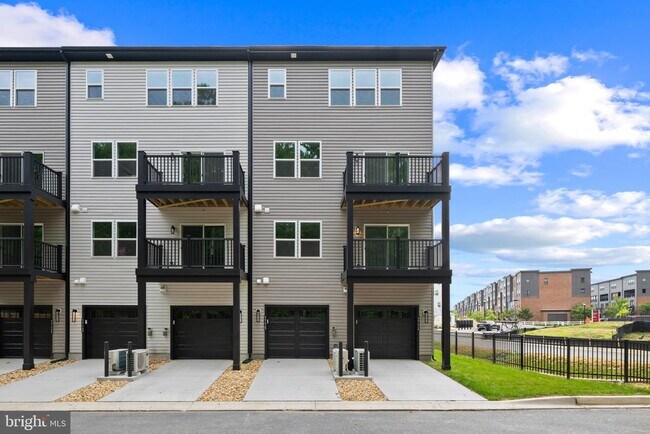 Building Photo - 9942 -A Count Fleet Cres