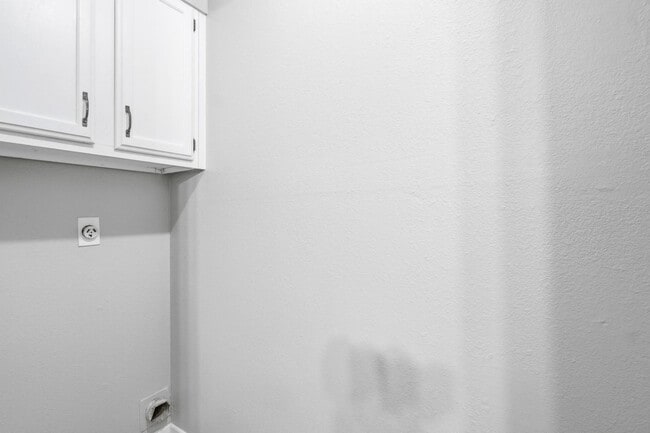 Building Photo - 2333 N Danville Dr