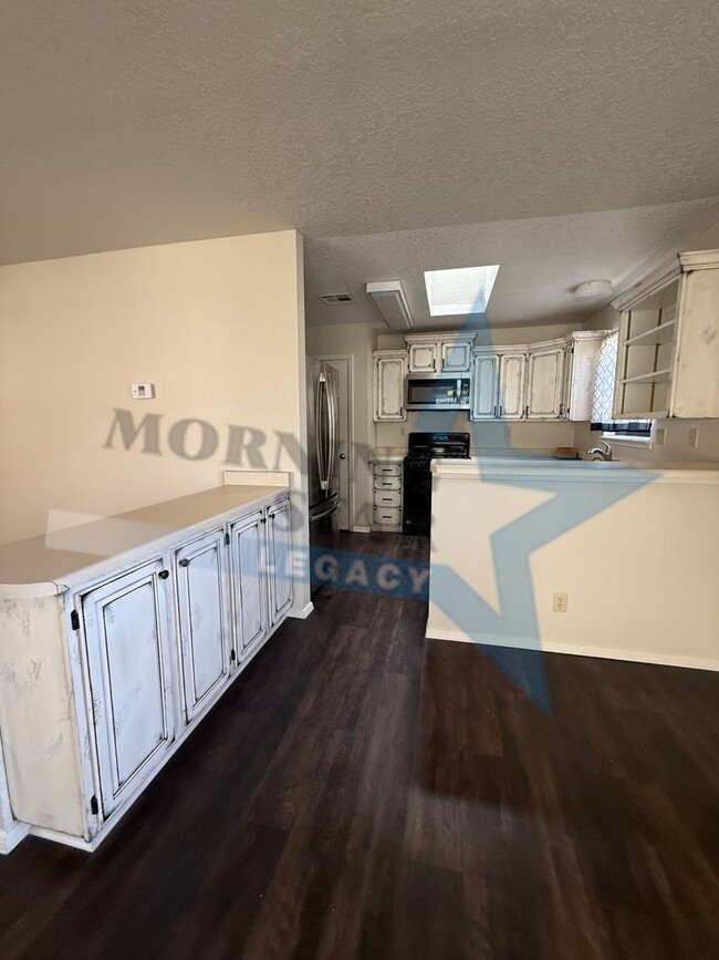Building Photo - Roadrunner area! LOVELY two bedroom home.