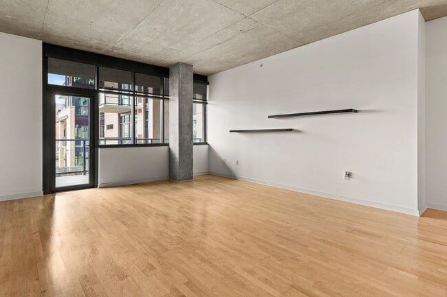 Building Photo - 1830 NW Riverscape St