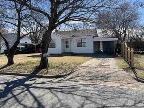 Building Photo - 1615 Oceola Ave