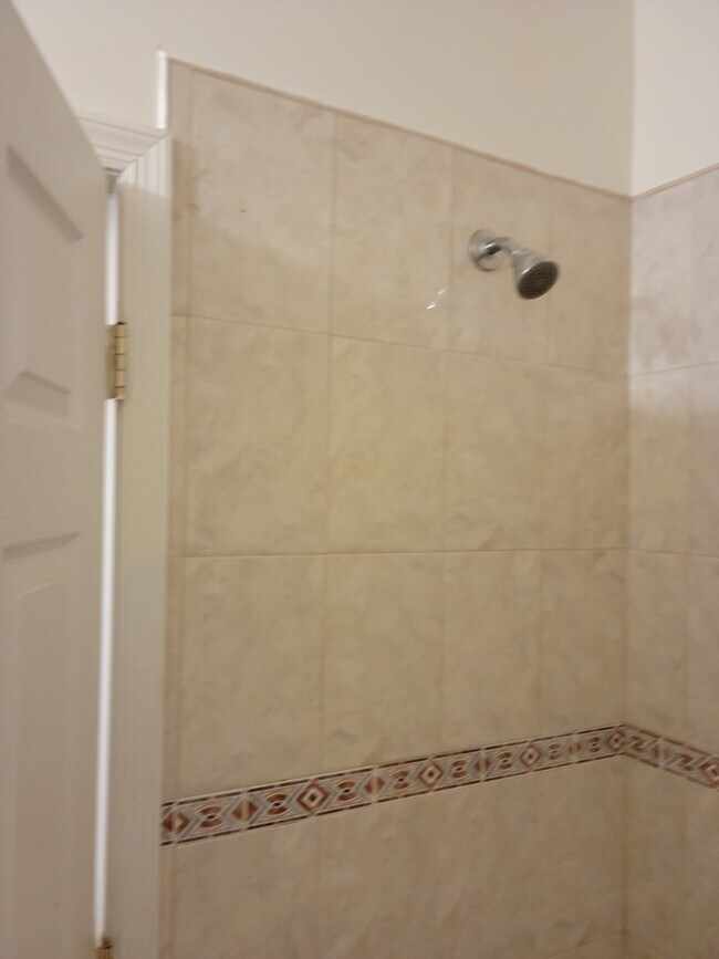 Building Photo - 102 11th Ave W