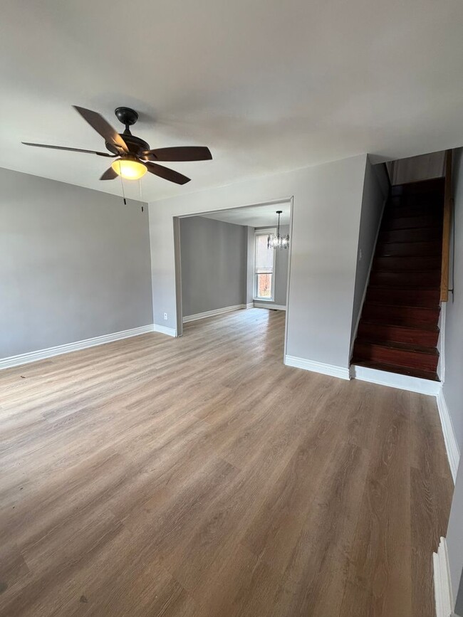 Building Photo - 152 Fern St