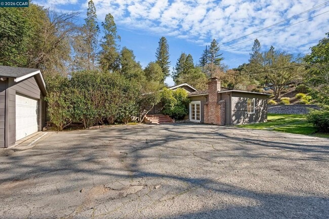 Building Photo - 553 Miner Rd